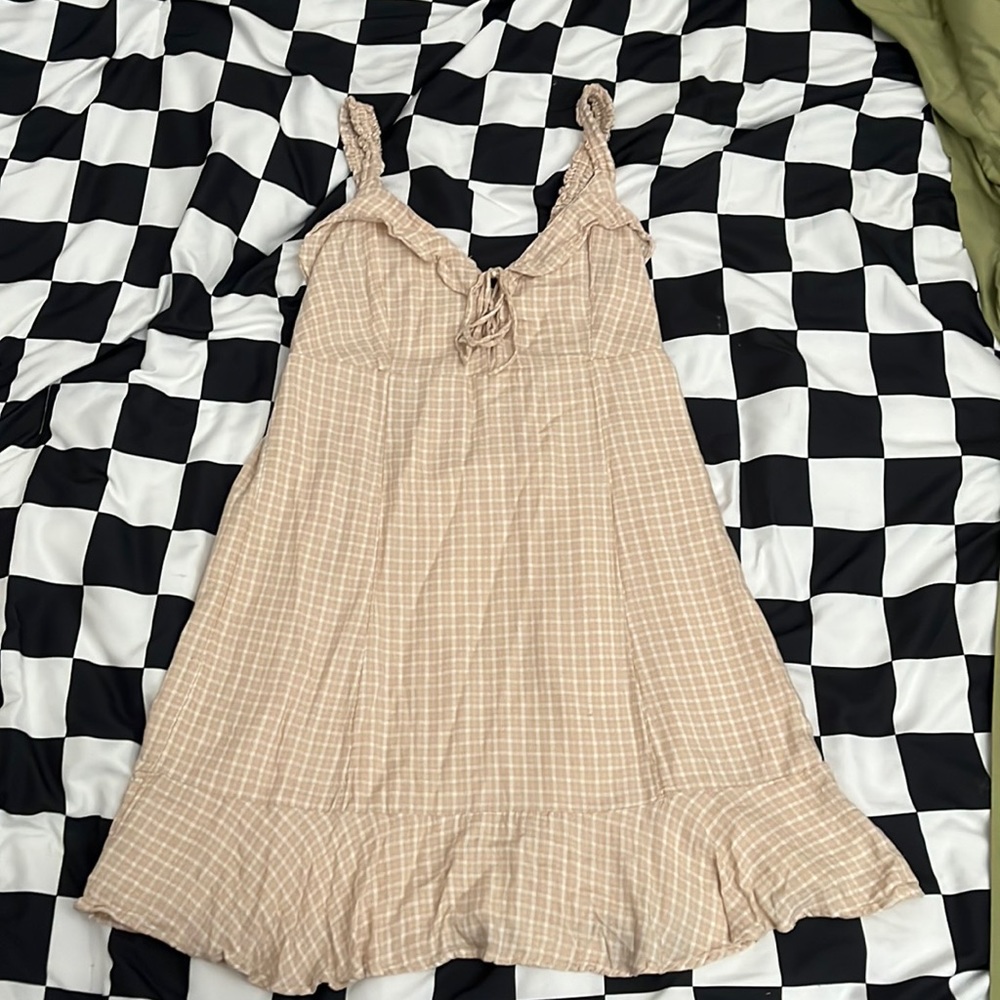 This is a super super cute mini dress from American eagle it’s a XS